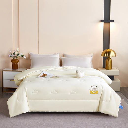 【羊背上的温暖】A类进口澳洲100%澳洲羊毛被  独家不钻毛专利技术、无异味专利技术、3斤羊毛被相当于6斤棉花被 6斤羊毛被相当于10斤棉花被 又暖又轻，蓬松柔软不压身  1130返团 商品图1