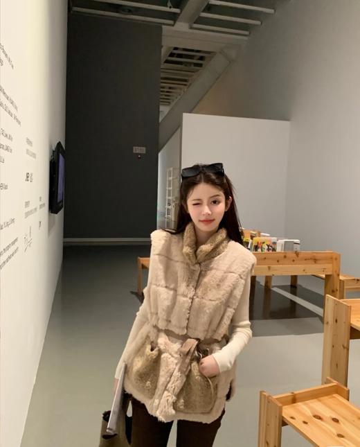 1118-7 MC环保皮草 羽绒马甲 167/140穿2码合身不宽裕 大爆款很少量 商品图8