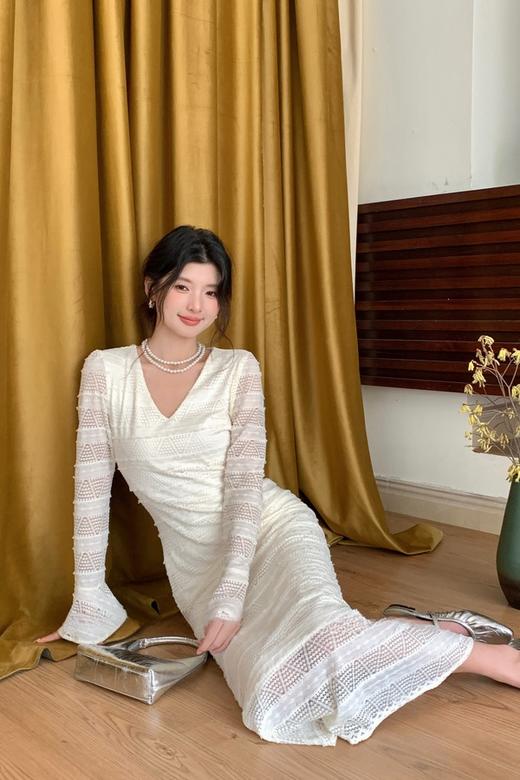 SIA SAYLOR 法式浪漫V领鱼尾裙摆喇叭袖连衣裙 21524 商品图3