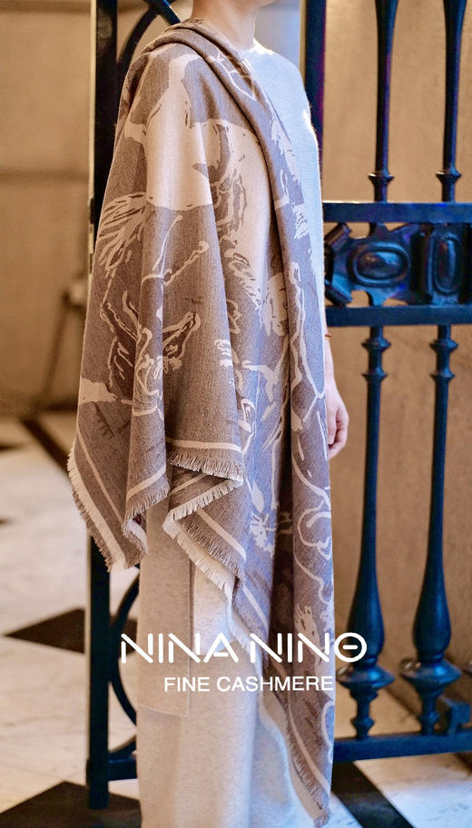 骏影云锦提花大披肩 商品图1