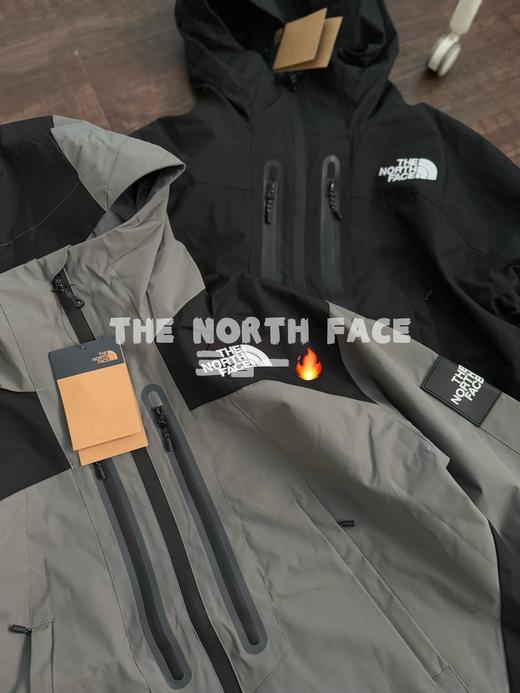 北面情侣款三合一拼色冲锋衣 商品图3