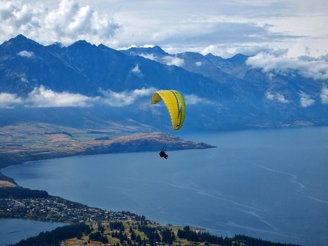 【春节不请假、寒假】<新西兰南北岛10天魔戒探秘之旅-深圳直飞往返>霍比屯村、格林诺奇、企鹅归巢、库克山国家公园自然轻徒步、皇后镇、瓦卡提普湖、普卡基湖，提卡普湖、基督城、奥克兰、但尼丁、奥马鲁