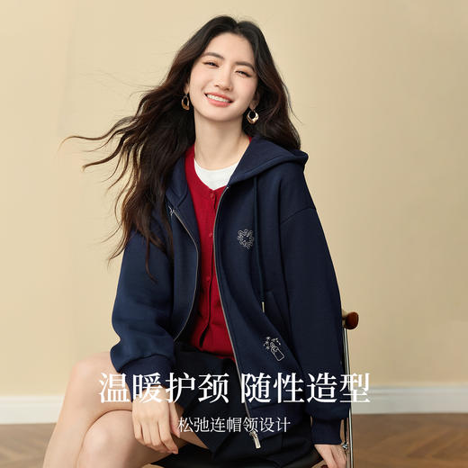 【11/19新品】熙世界松弛感刺绣加绒卫衣短外套女2025秋冬新款休闲宽松连帽开衫 商品图1