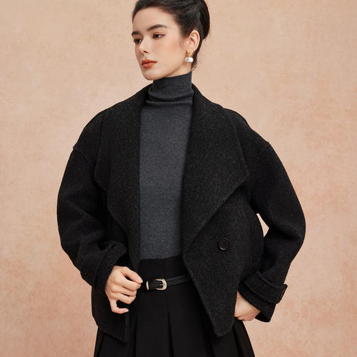 QH907斯尔丽2025新款滑爽软糯双面呢大翻领短款羊毛大衣 商品图14