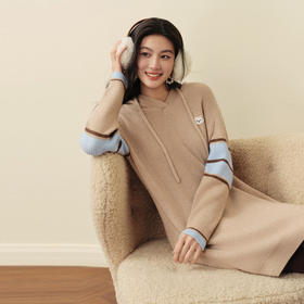 【严选】诗凡黎小狗绣花连帽针织连衣裙2025冬新款宽松慵懒直筒毛衣裙子7GB491061