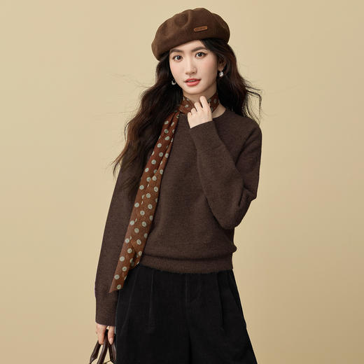 【11/19新品】熙世界都市松弛感套头针织衫秋冬2025新款百搭宽松圆领紫色毛衣 商品图4