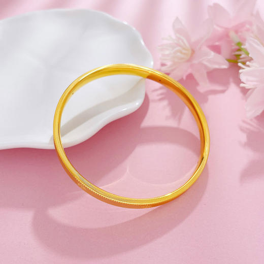 【限时克减150元】足金 #十八岁成人礼 #CNC  无氰5D空心固口手镯CNC丝绒幸运四叶草固口手镯（面宽约5.8-6.2mm）(AR5DSZ10004),(预售产品下单后不退款不退货不换货不补差价 商品图2