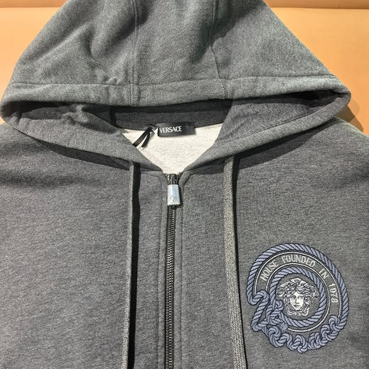 VERSACE 范思哲 男士徽标刺绣连帽卫衣 灰色 1013970 1A09917 1E210 商品图2
