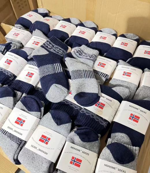 走挪威订单!35欧!一组4双 抗零下30度加厚情侣百搭羊毛袜冬新款 商品图0