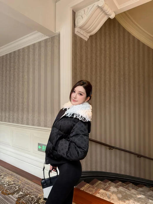 驴家 25秋冬新款  滑雪季羽毛领暗纹短款羽绒服(TM) 商品图0