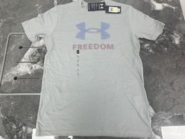 瑕疵Under Armour/安德玛 Freedom 男士宽松印花Logo运动休闲短袖T恤