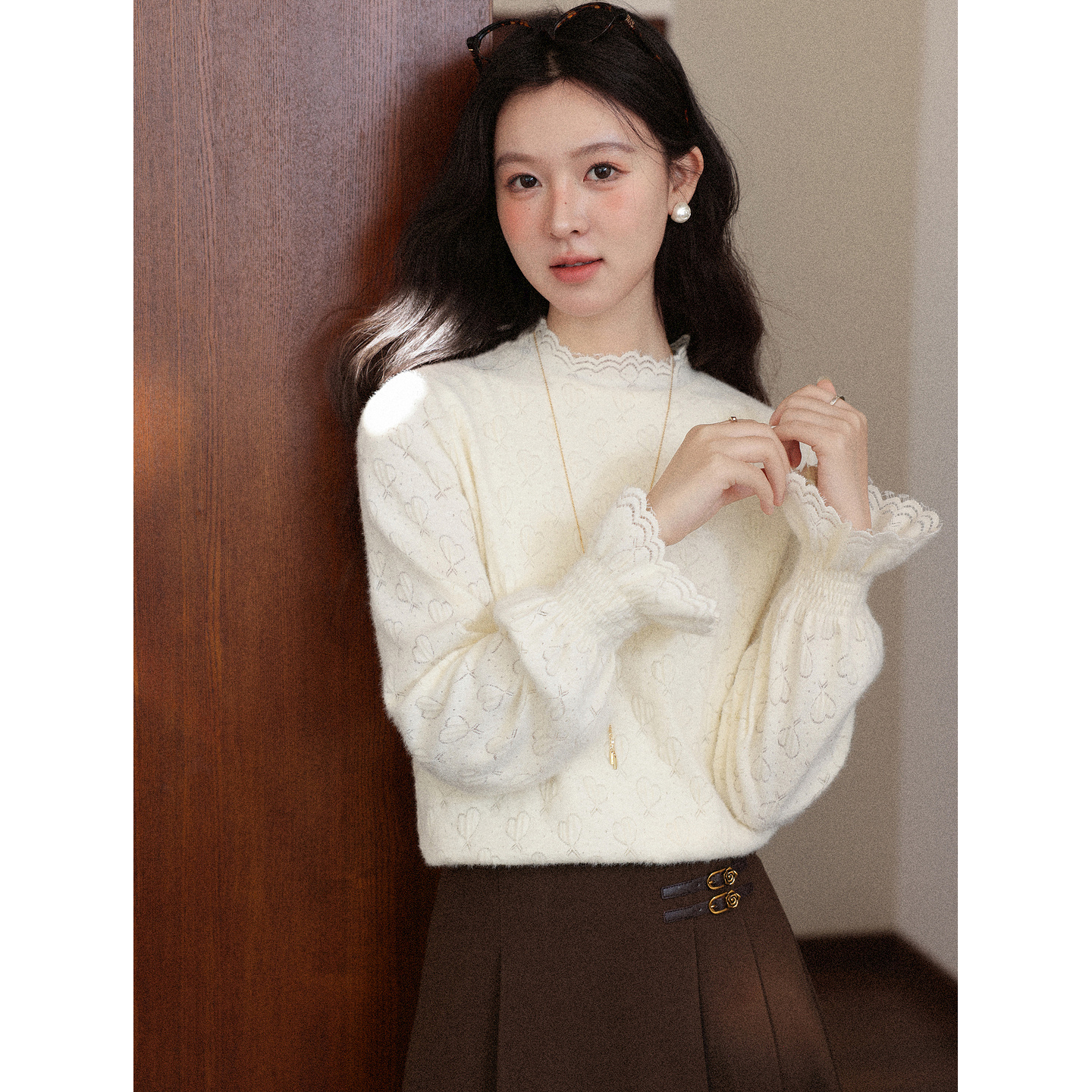 鹿向南「暖芯漫语」杏色半高领蕾丝打底衫女秋冬法式长袖衬衫上衣