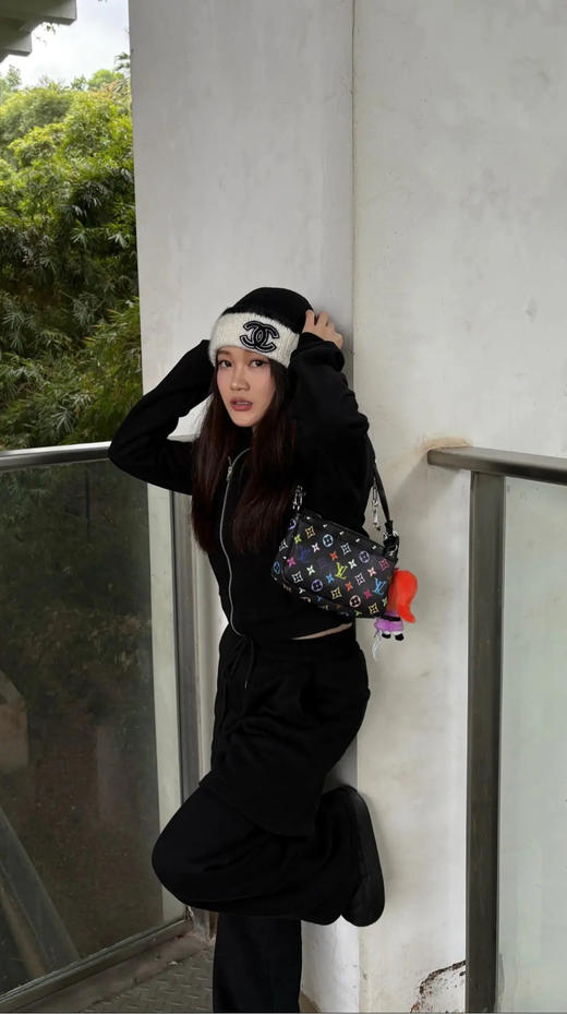 LV  老花 黑三彩 村上隆联名 麻将包 商品图3