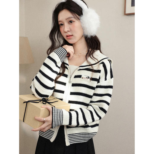 鹿向南「里费小岛」杏黑条纹长袖毛衣女秋冬季小众时尚外搭上衣女 商品图0
