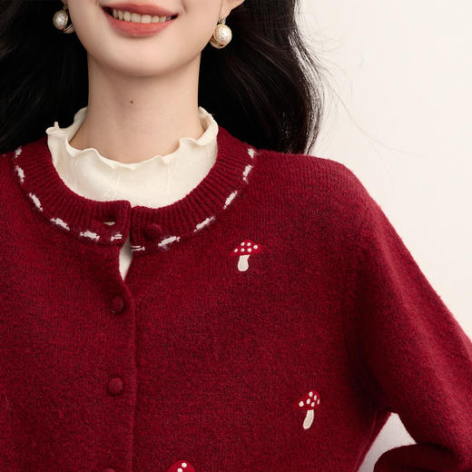 【11/19新品】熙世界磨姑刺绣红色毛衣短外套女韩系穿搭秋冬松弛感羊毛针织开衫 商品图3