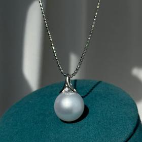 【甄珠贝】12-13mm澳白吊坠 背面微瑕 18K金配件