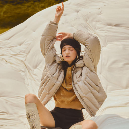 谜底设计感羽绒服女士2025年冬季新品鹅绒宽松连帽短款254MY1616 商品图1