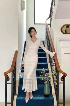 SIA SAYLOR 法式浪漫V领鱼尾裙摆喇叭袖连衣裙 21524