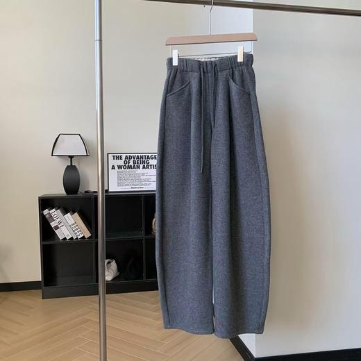 热卖款！【冬季银狐绒加厚弯刀裤】客供面料 手感软糯厚实 内里银狐绒保暖抗寒 整体很有肌理感 层次十足 上身百搭不挑人 商品图3