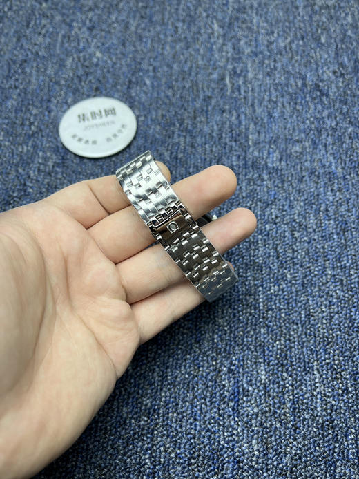 OMEGA 欧米茄碟飞系列 蝶飞 男士腕表
搭载进口西铁城 商品图6