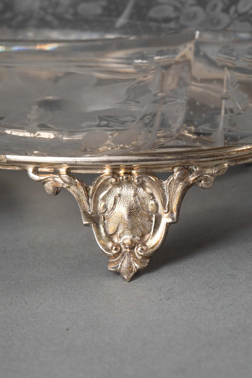 独角鹿西洋古董1880年代法国出品路易十五风格卷叶纹镀银精雕装饰花卉主题蚀刻水晶双耳果盘套件 商品图8