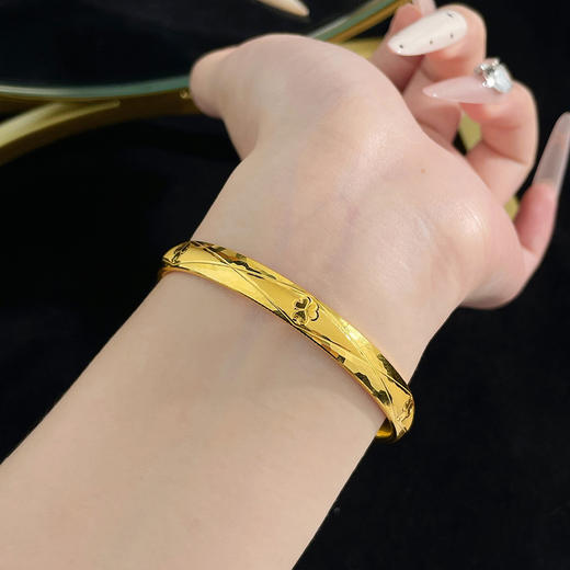 【限时克减150元】足金999 #CNC【精品】 5G黄金空心固口CNC几何纹三叶草手镯（面宽约7-7.4mm）(BN5GSZ00030),(预售产品下单后不退款不退货不换货不补差价) 商品图3