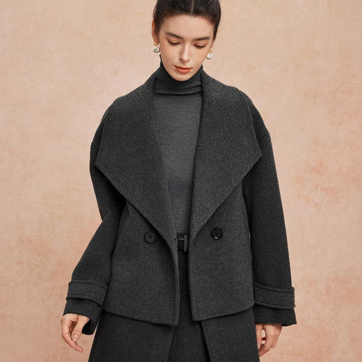 QH907斯尔丽2025新款滑爽软糯双面呢大翻领短款羊毛大衣 商品图9