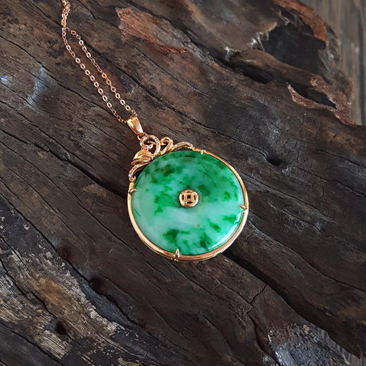 【天然正品】AU750玫瑰金镶钻镶天然细腻豆种青白含绿平安扣翡翠吊坠项链链长：45CM（长度可调节）031125TJ28 商品图4