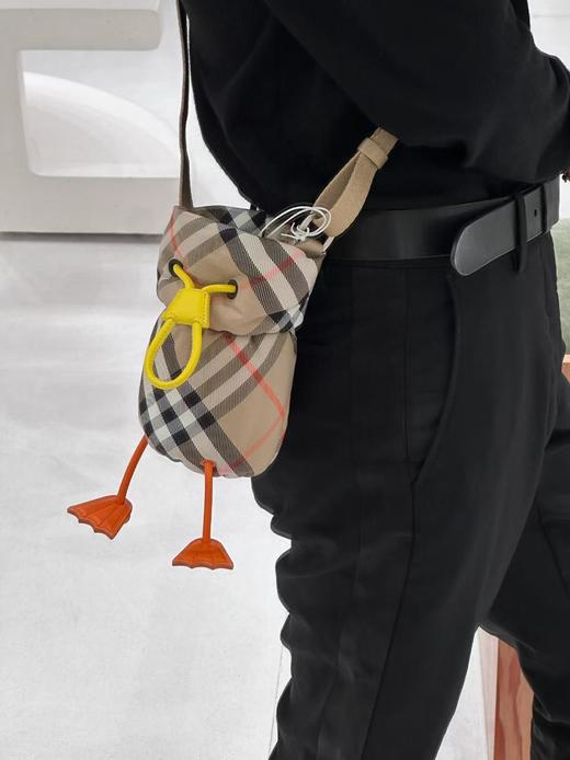 代工厂BUR水鸟设计格纹尼龙包防水水桶包 商品图4