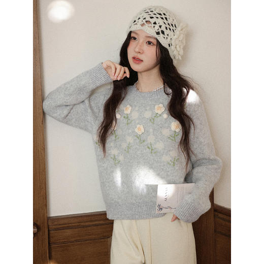 鹿向南「蓝焰暖冬」蓝色花朵毛衣女秋冬新款法式慵懒感针织衫上衣 商品图0