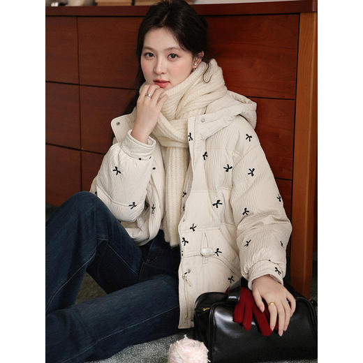 鹿向南「松雪烹茶」杏色轻薄90鸭绒羽绒服女冬季洋气保暖连帽外套 商品图0