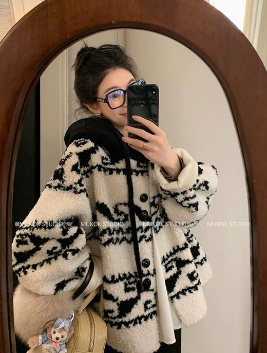 🔥小个子入冬锁死这件❗️入冬刚需~【费尔岛印花宽松连帽软糯休闲外套-AUC111401】，🔺保暖与设计感双在线～ 商品图0