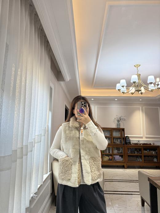 1118-7 MC环保皮草 羽绒马甲 167/140穿2码合身不宽裕 大爆款很少量 商品图3