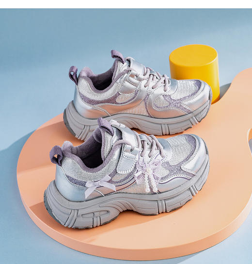 【英氏YeeHo0童鞋冬季魔术贴甜酷运动鞋YHFEL2542302】英氏运动鞋的设计紧跟潮流，如冬季加绒款采用独特的设计线条，流畅又动感，还有撞色拼接等设计，能轻松打造出潮娃造型。 商品图6