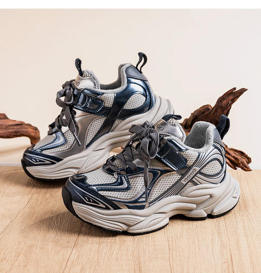 【英氏YeeHo0童鞋冬季加绒潮酷运动鞋YHYLF2541803】英氏运动鞋的设计紧跟潮流，如冬季加绒款采用独特的设计线条，流畅又动感，还有撞色拼接等设计，能轻松打造出潮娃造型。 商品图1