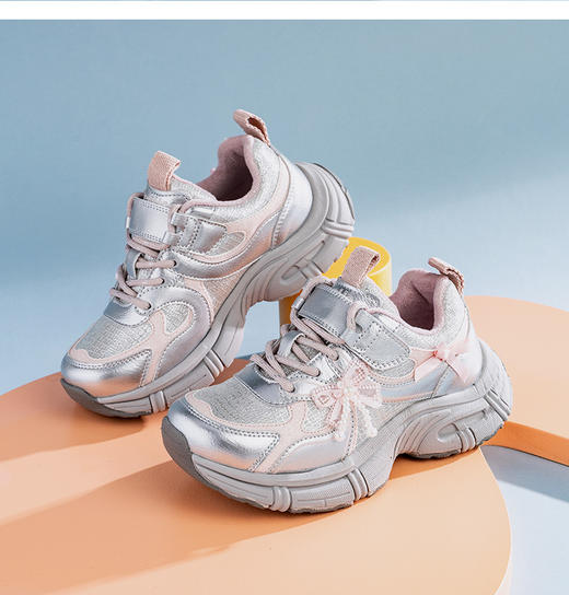 【英氏YeeHo0童鞋冬季魔术贴甜酷运动鞋YHFEL2542302】英氏运动鞋的设计紧跟潮流，如冬季加绒款采用独特的设计线条，流畅又动感，还有撞色拼接等设计，能轻松打造出潮娃造型。 商品图2