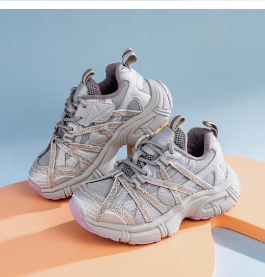 【英氏YeeHo0童鞋冬季魔术贴运动鞋YHFEL2542301】英氏运动鞋的设计紧跟潮流，如冬季加绒款采用独特的设计线条，流畅又动感，还有撞色拼接等设计，能轻松打造出潮娃造型。 商品图3