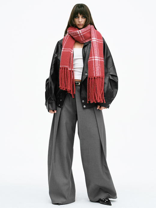 TR她热 雪国格调 红白格纹提花复古保暖百搭长款流苏围巾 商品图3