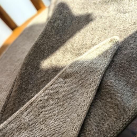 【甄珠贝】一秒入冬 赶紧给大家安排上 100%山羊绒三角拼色羊绒围巾 商品图11