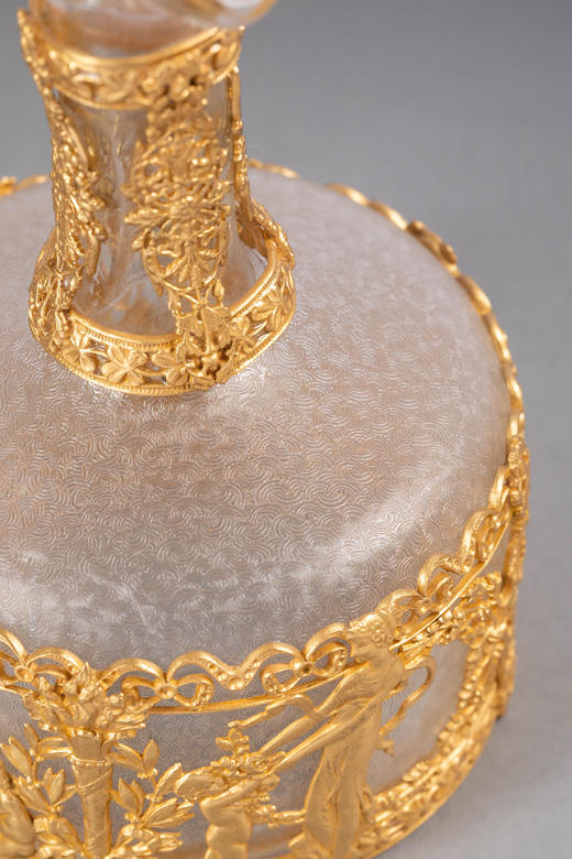 独角鹿西洋古董19世纪法国出品花卉女神与火炬天使主题铜鎏金精雕装饰波纹水晶瓶一对 商品图6