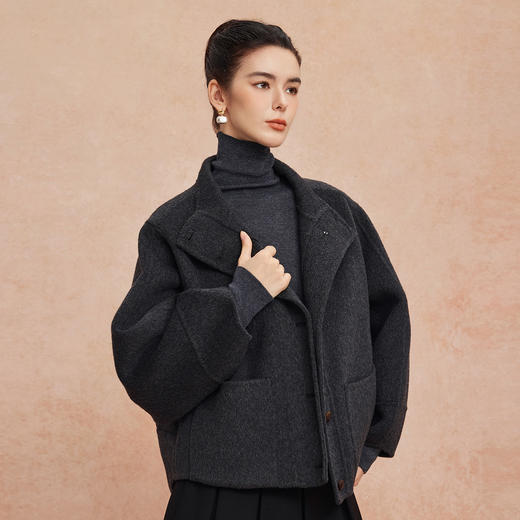 QH920斯尔丽2025新款廓形大方宽松显瘦小个子双面羊毛短款女式大衣 商品图7