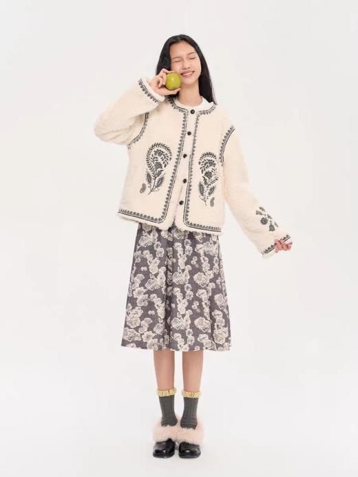 heris/H53110/重工游牧腰果花刺绣宽松圆领短款外套 商品图3