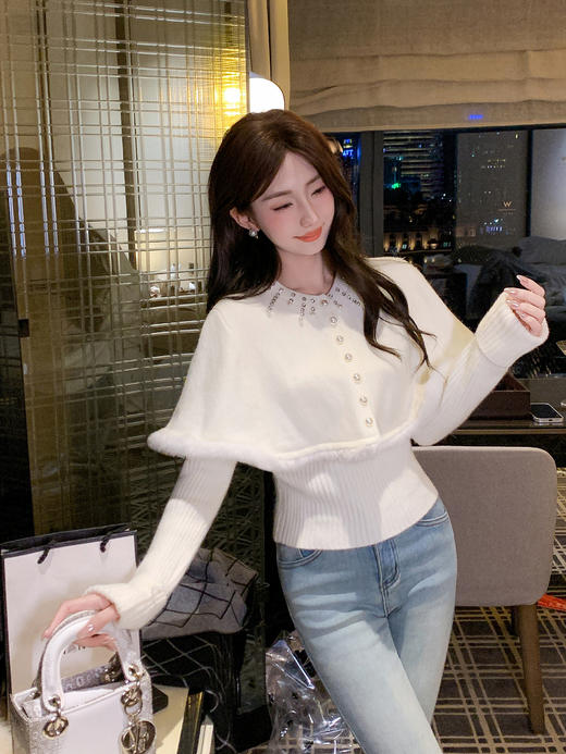 张心子【富士山下】秋冬珍珠镶钻斗篷针织衫两件套套装 U2511069 商品图8