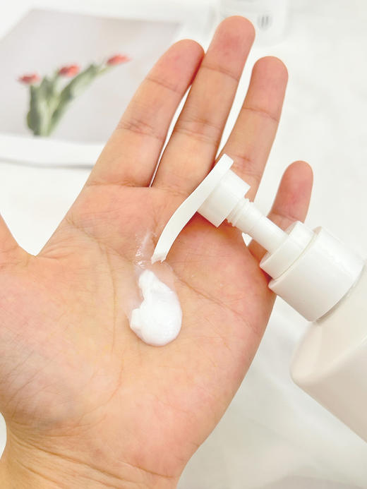 冬天养出“光感肌”❗️开启“磨皮小能手” ➰英国品牌【QioFoe焕肤滋润身体乳】一抹化水，用料很扎实！ 五重神经酰胺➕积雪草+4D玻尿酸➕油橄榄果油 商品图5