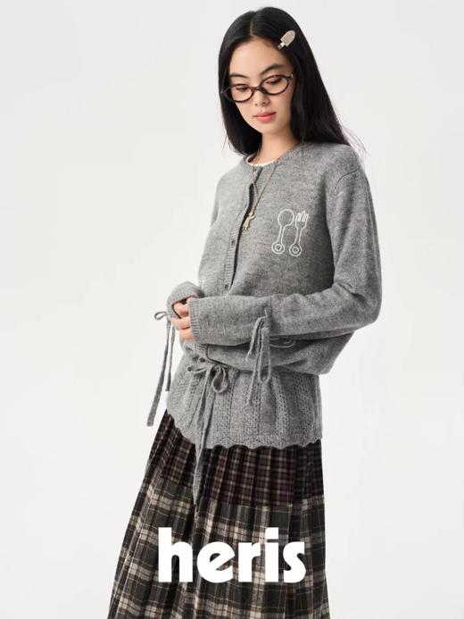 heris/H54104/周末早餐刺绣 镂空钩花下摆 抽绳多穿羊驼羊毛毛衣开衫 商品图3