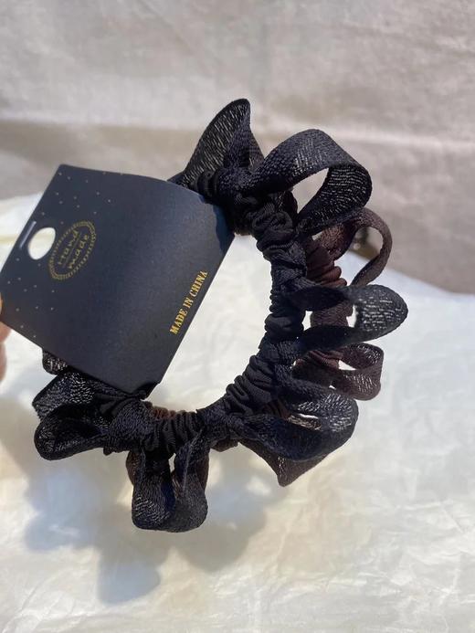 12.8💰/2个【CBL韩版蝴蝶结褶皱发圈】两色设计，清新自然或是甜美可爱，随心搭配，轻松hold住各种场合✅材质柔软，高弹力，紧扎不滑落！ 商品图4