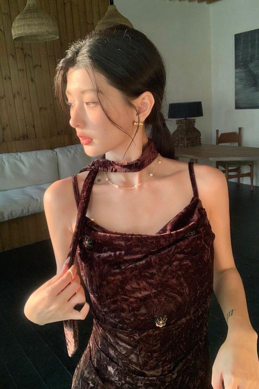 SIA SAYLOR 高级感礼服丝绒飘带荡领吊带连衣裙 21625 商品图5