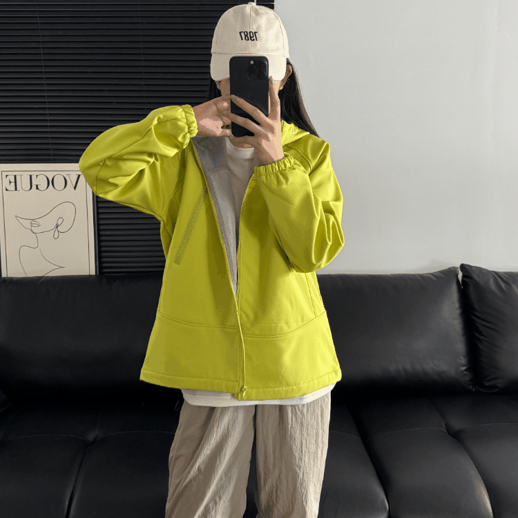 品牌直发，亲子装更优惠！【韩国saeul山系软壳冲锋外套】三防面料，⁩防水、⁨防污、‪防油、内里摇粒绒内胆，⁧琐温防风，保暖透气颜值设计 6色可选，男女童同款 成人码段150-170