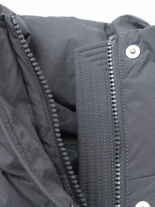 2025 冬季新款深灰色立领工装羽绒服 牛角扣大口袋设计宽松保暖外套 复古风短款面包服 商品图2