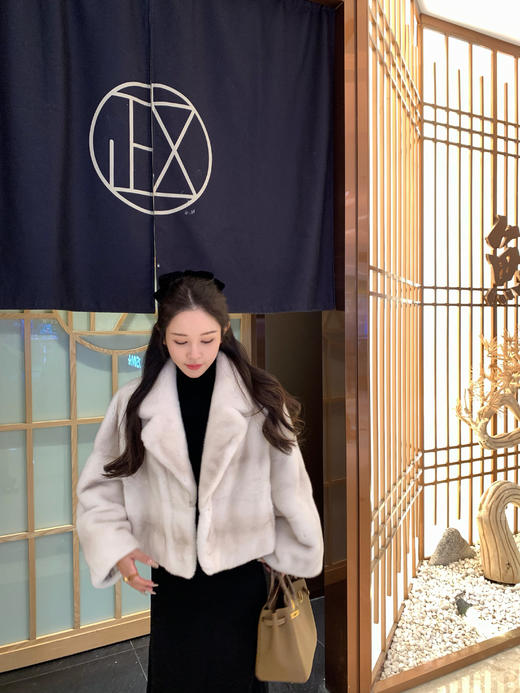 Read Nameless /很年轻的一款水貂+黑色加绒鱼尾裙 2025/11/20 商品图10